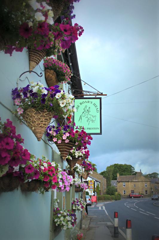 Отель The Boars Head Long Preston Экстерьер фото